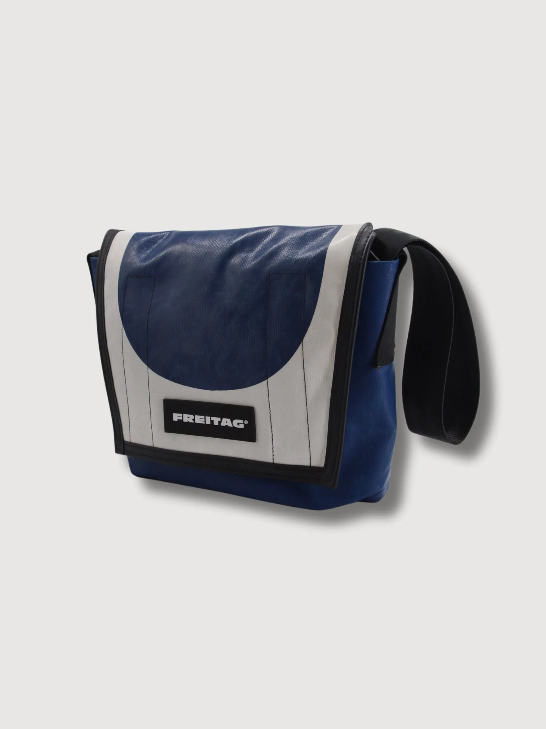 Bag F11 Lassie Lassie dark Blue In Used Truck Tarps | Freitag